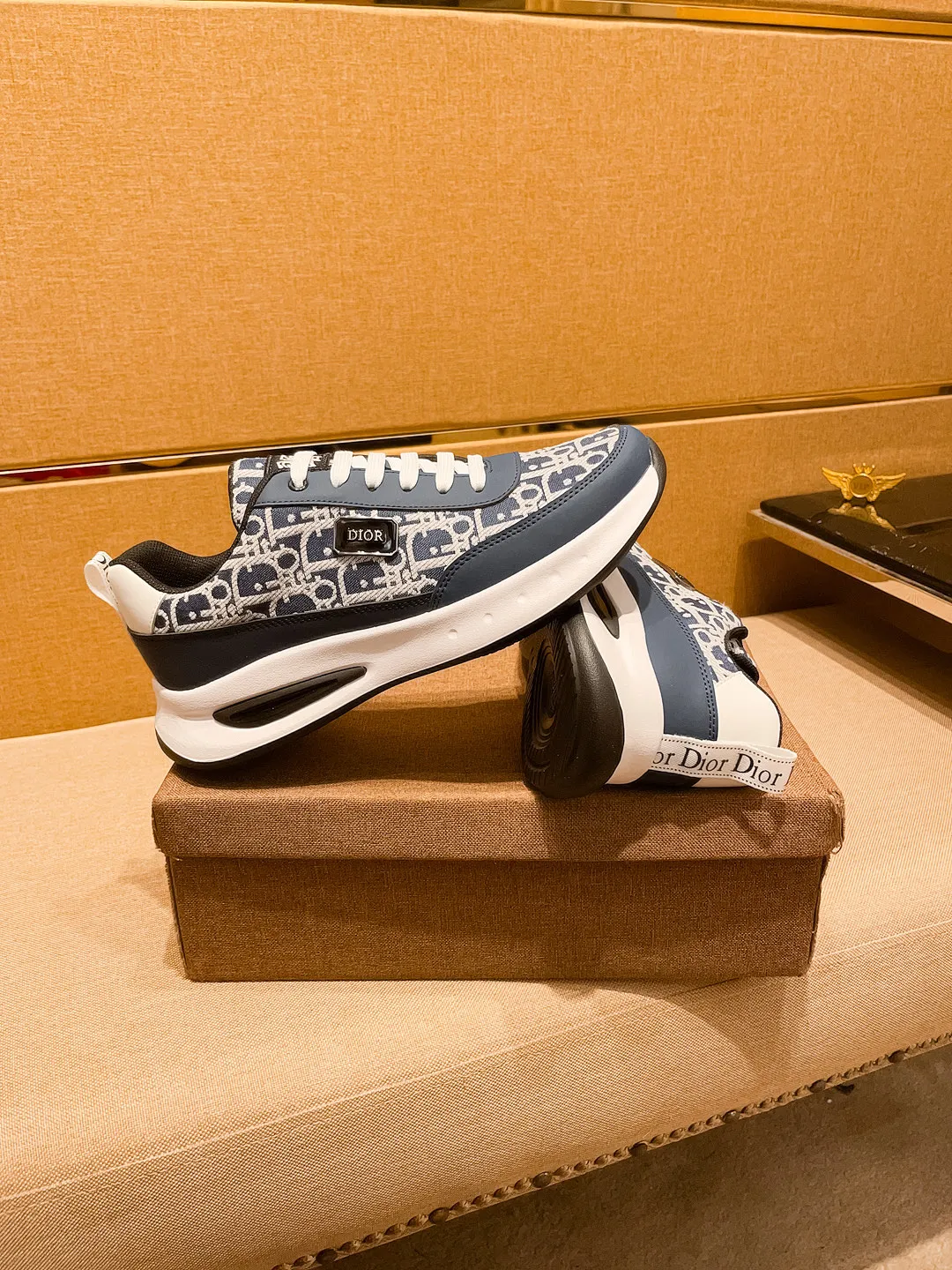 🚘🚘Factory batch 440 💰[Dior]🔥 High-end men's shoes brand official website 1:1 latest masterpiece: the upper is made of mercerized fabric imported from Italy with a comfortable and breathable lining➕original non-slip and wear-resistant outsole🔥, making walking more convenient and comfortable! An exclusive new model, a stunning work, a beautiful 1:1 replica [color] compared to the official quality! Create a fashionable personality to set off your uniqueness! A must-have for trendy men! Classic🔥Size: 38-44 Color: 🔥 2⃣️ colors available🔥